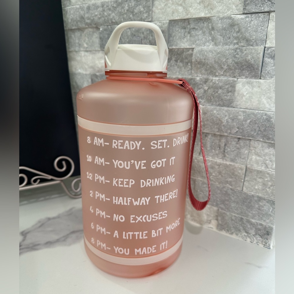 64 OZ WATER BOTTLE WITH STRAW ROSE GOLD